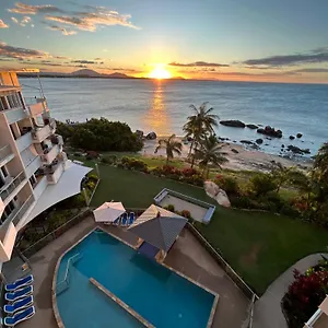 Coral Cove - Absolute Beachfront 4* Bowen