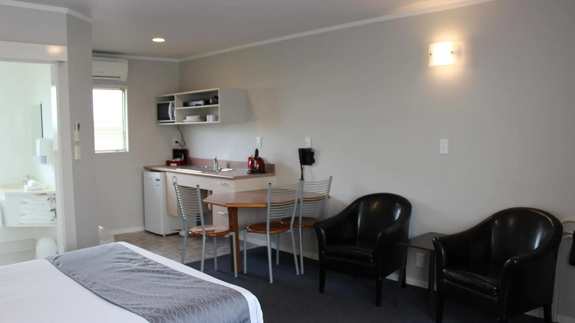 Quality Inn Acapulco Lac Taupo 4*,